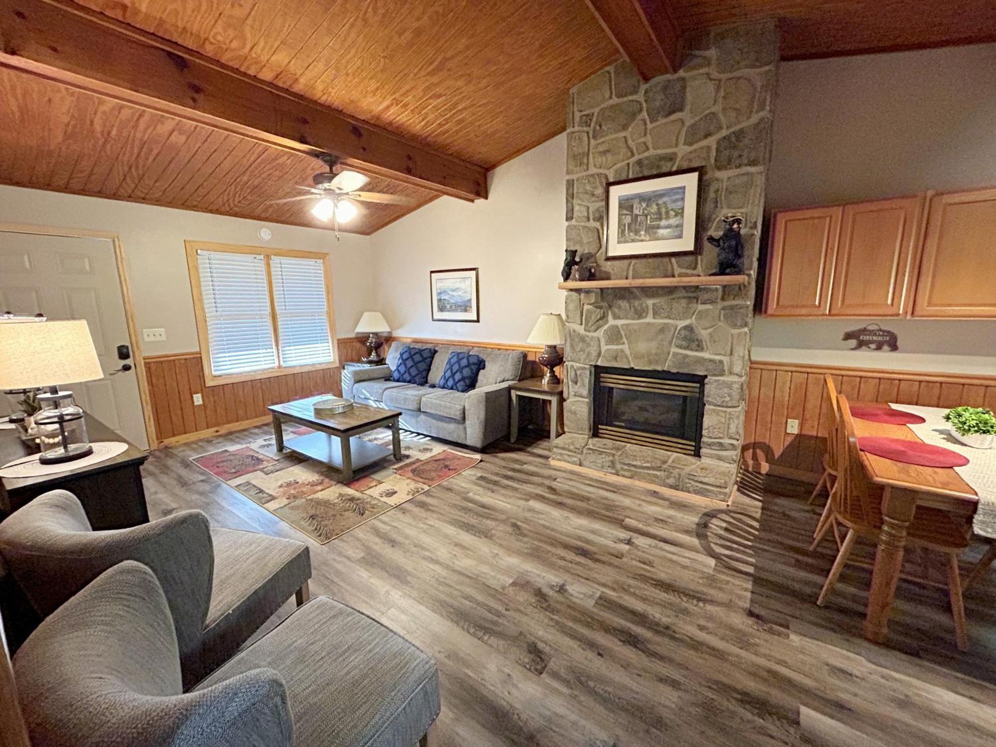 Villa On Dolly Time 1 Mile From Dollywood à Pigeon Forge Extérieur photo