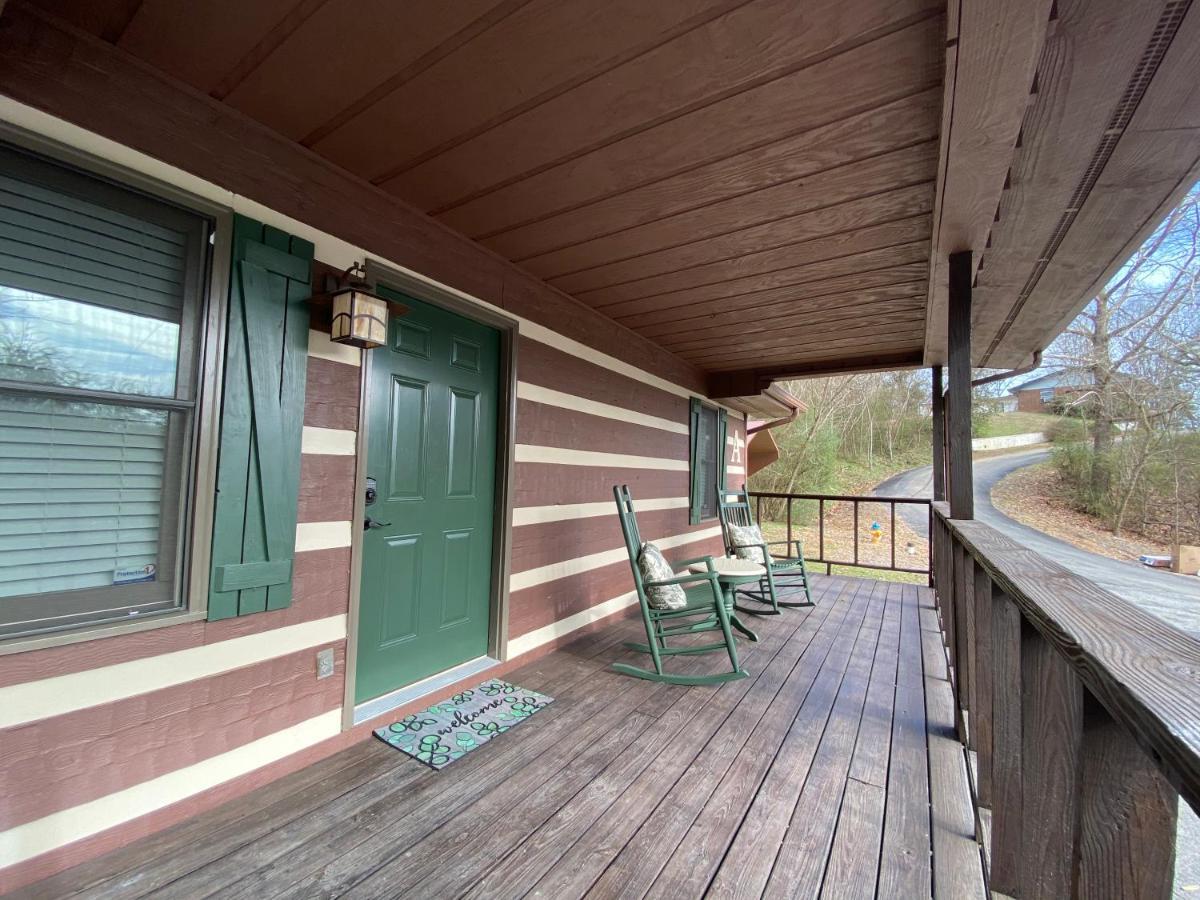 Villa On Dolly Time 1 Mile From Dollywood à Pigeon Forge Extérieur photo